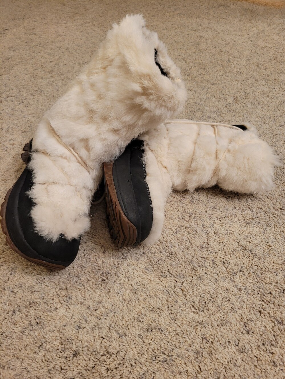 Ulu Black Suede &  Real Fur In A Cream Color waterproof Winter Boots 8 1/2 - Picture 2 of 8